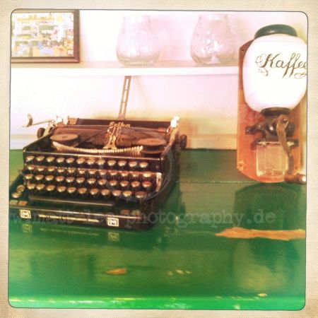 Schreibmaschine mit Kaffeemühle